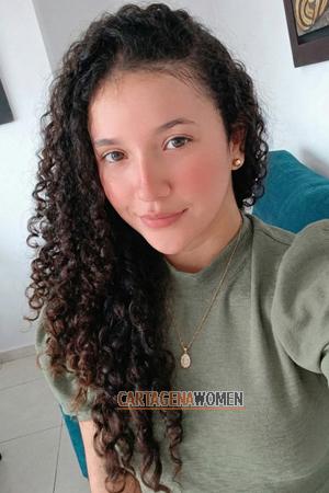 203844 - Laura Age: 26 - Colombia